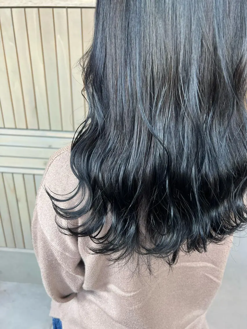 セミロング カラー 黒髪 ネイビーカラー ヘアカラー Sachiko ❤︎Pressのヘアスタイル