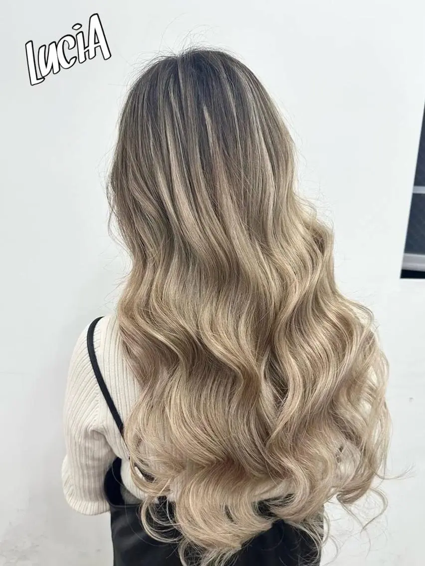 ロング カラー ヘアアレンジ シールエクステ 黒髪 ブリーチ デザインカラー ダブルカラー エクステ¥5000 LuciAカラーのヘアスタイル
