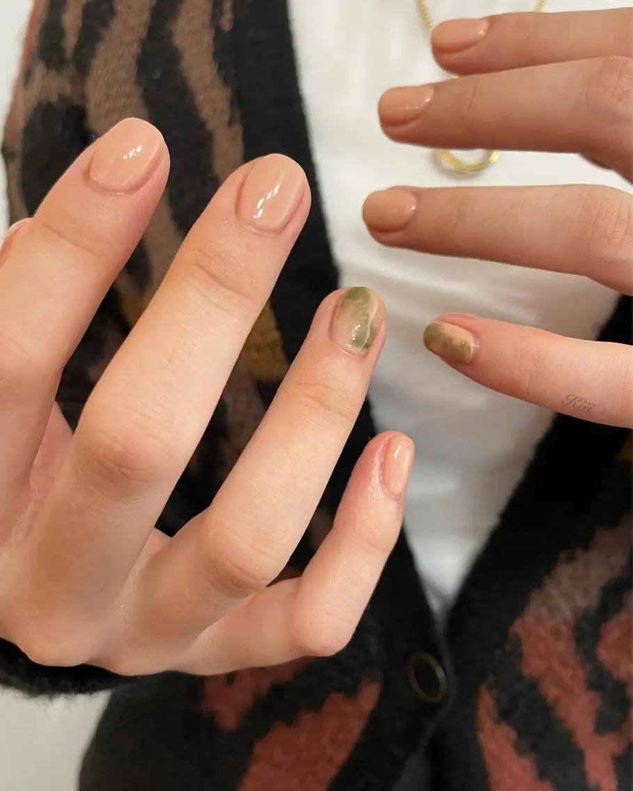 ネイル シンプルネイル ハンドネイル フットネイル kiii.__ ✴︎*のネイルデザイン