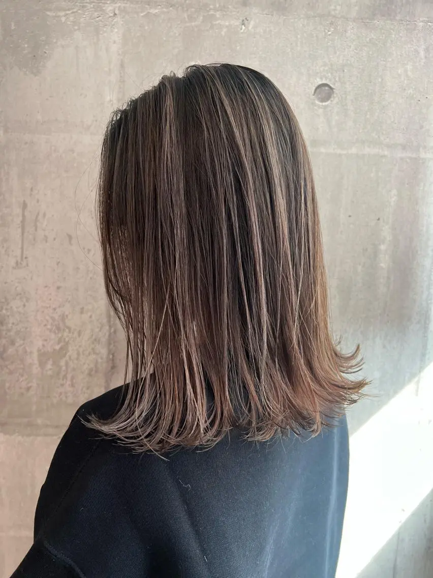 セミロング ヘアカラー レイヤーカット TAIKIのヘアスタイル
