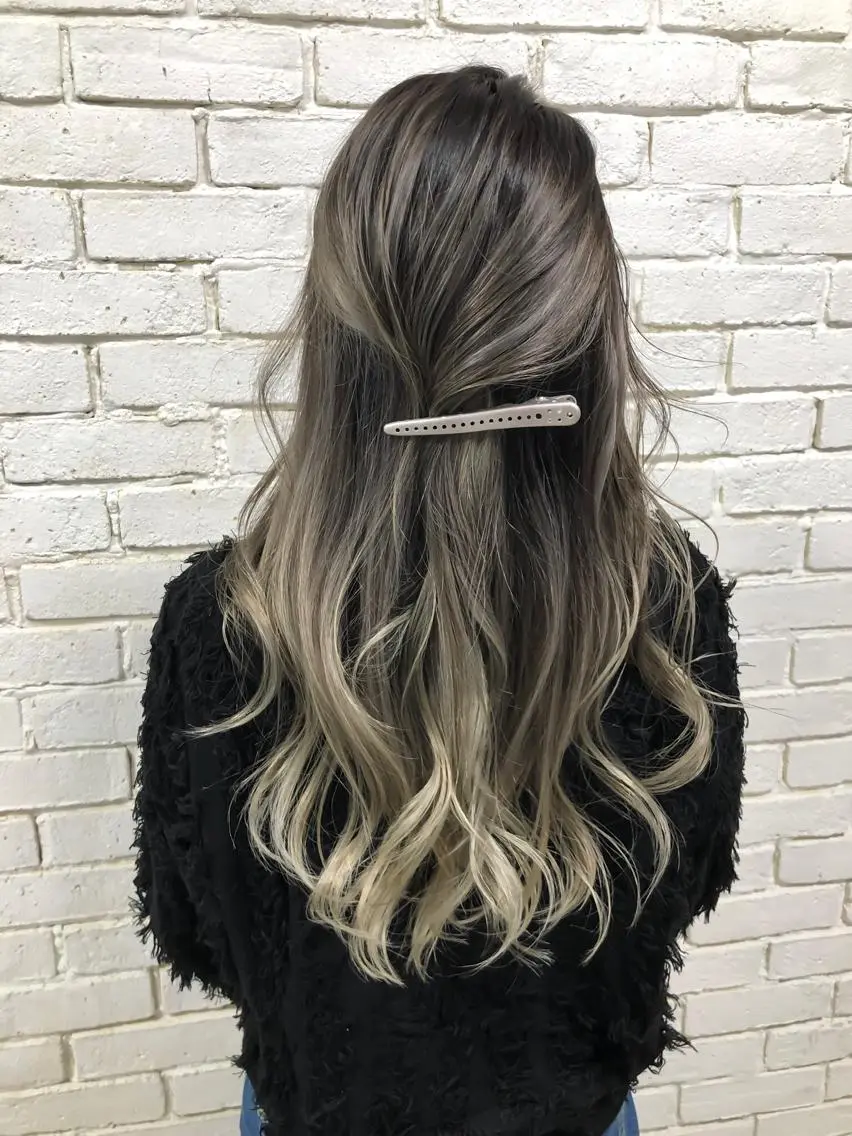 ロング カラー ブリーチ welring hair salonのヘアスタイル