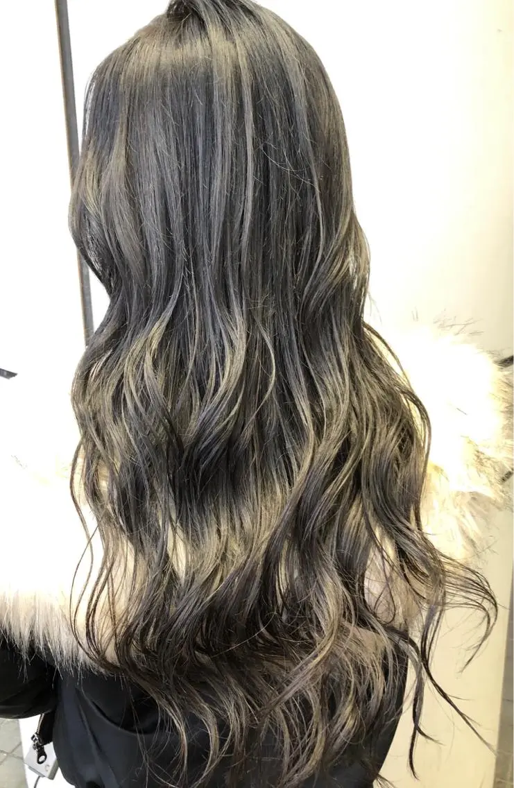 セミロング ハイライト カット ヘアカラー トリートメント 菊池 幹のヘアスタイル