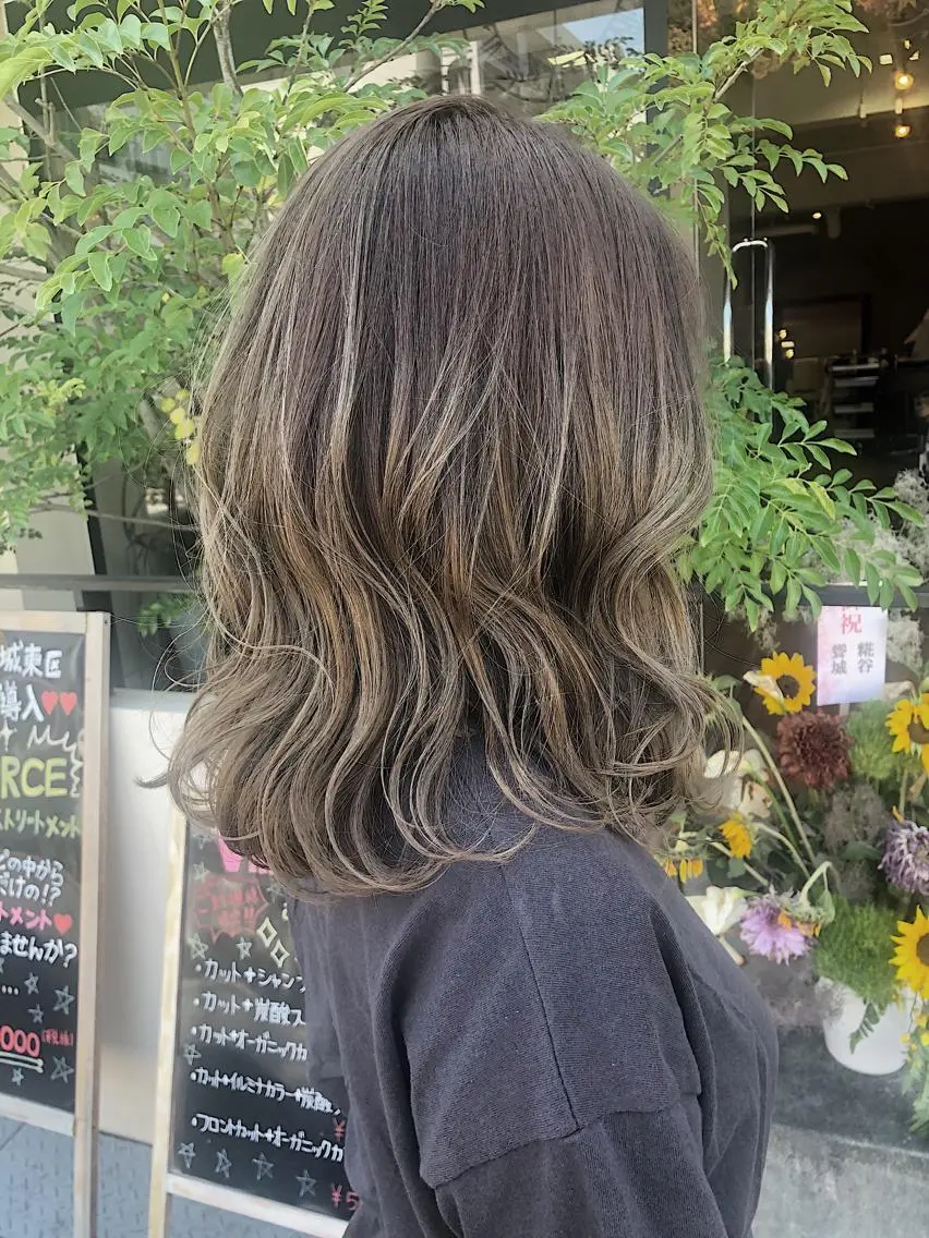 ミディアム スタイリスト 佑梨のヘアスタイル