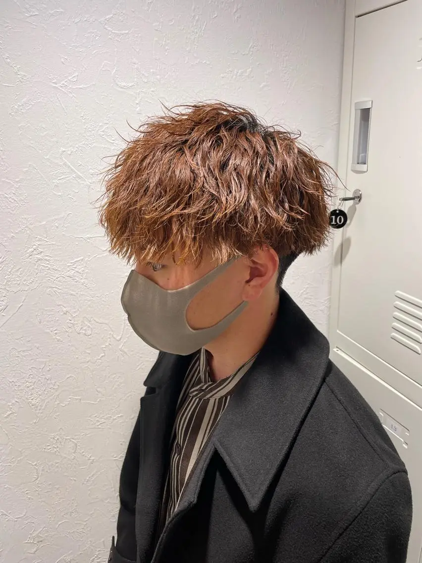ショート カラー パーマ ヘアアレンジ メンズ キッズ ネイル マツエク・マツパ アップバング センターパート メンズハイトーン マッシュウルフ マッシュ カット パーマ トリートメント ヘッドスパ ヘアセット スパイキー/フェザー /波巻き/かいとのヘアスタイル