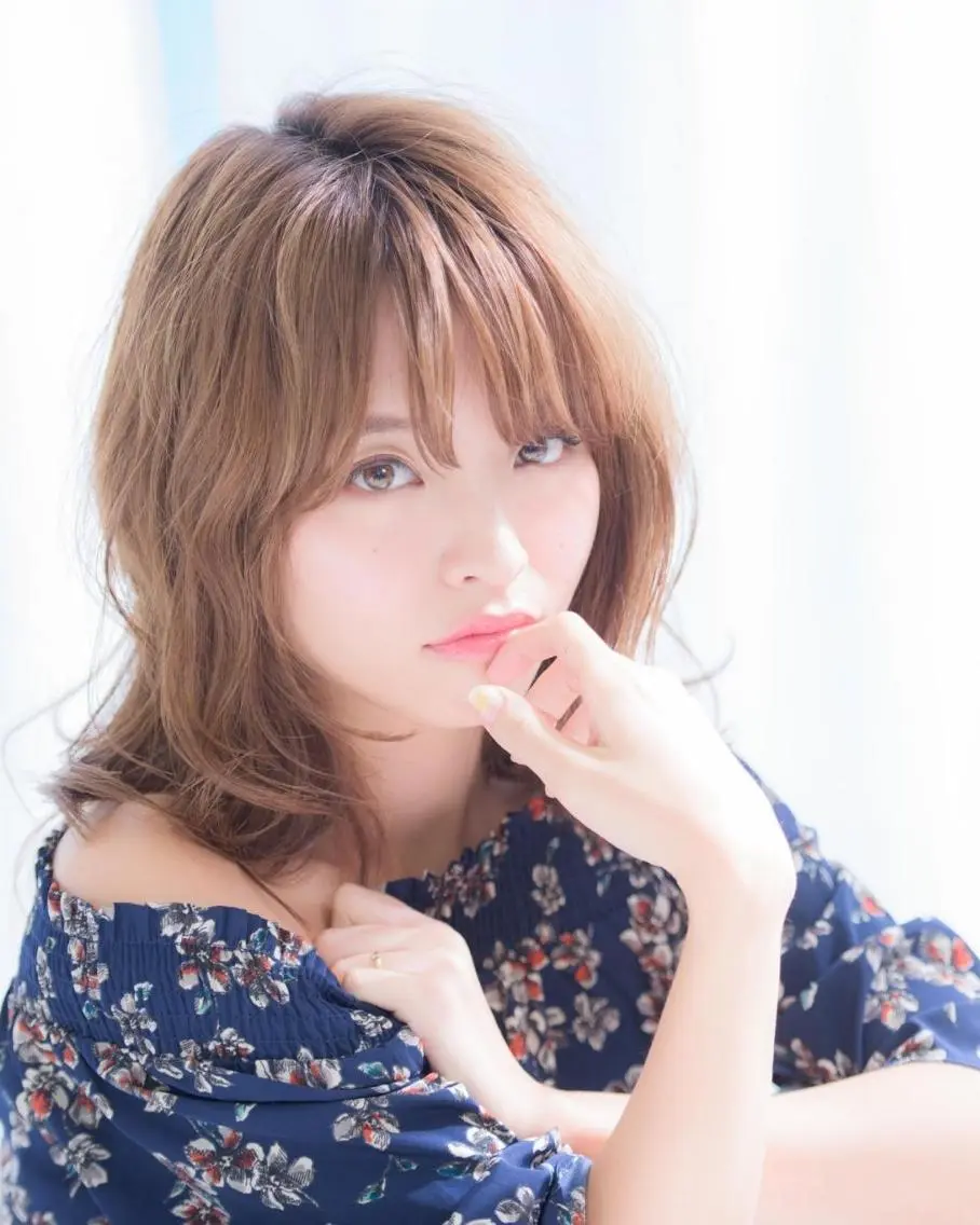 ミディアム 小林 永佳のヘアスタイル