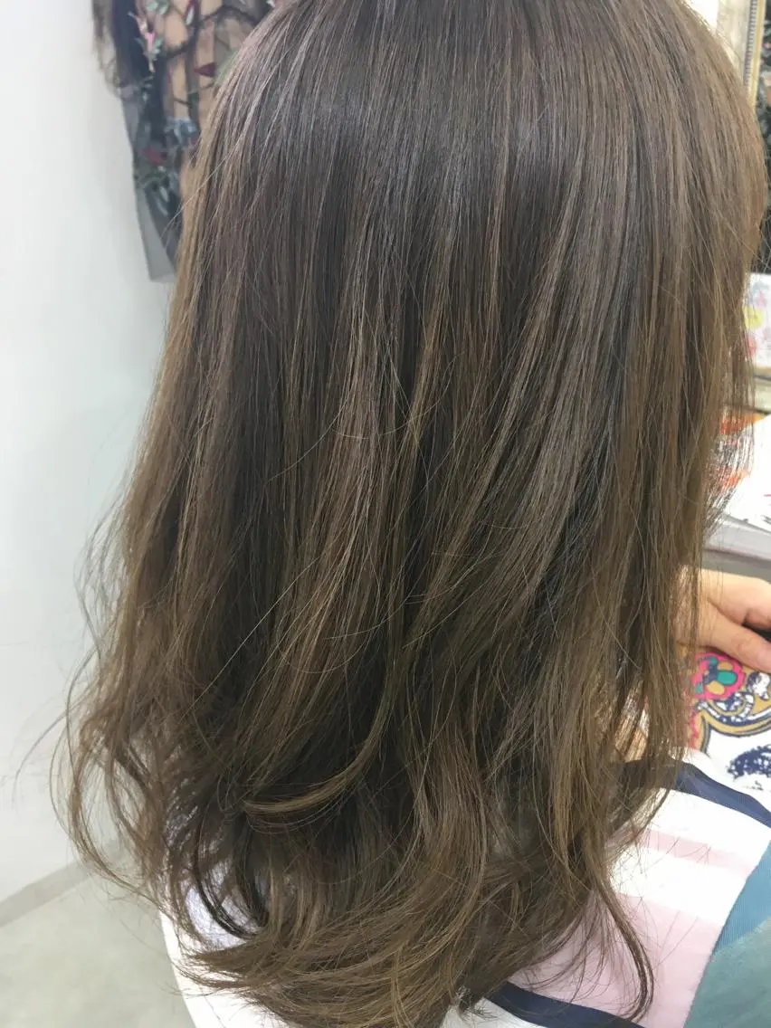セミロング カラー 髪質改善 中川 翔のヘアスタイル