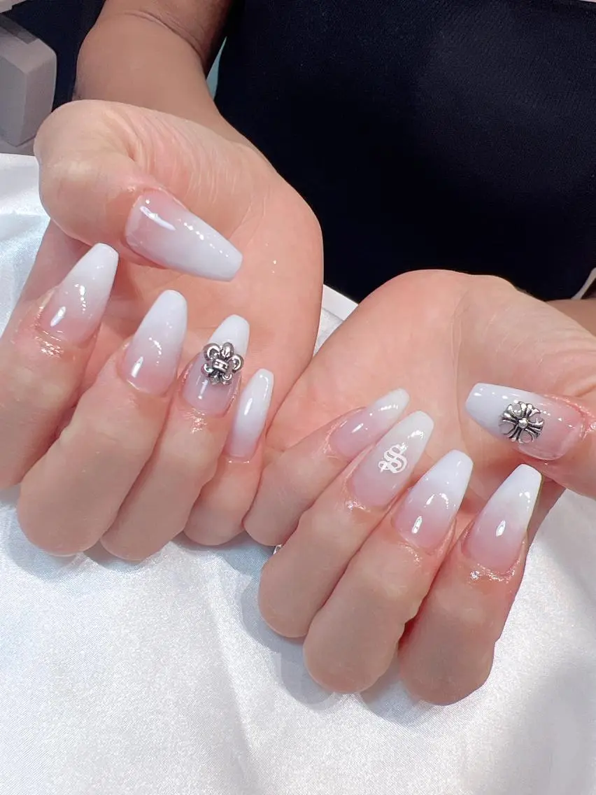 ネイル グラデーション スカルプネイル bijou nails　蓮のネイルデザイン