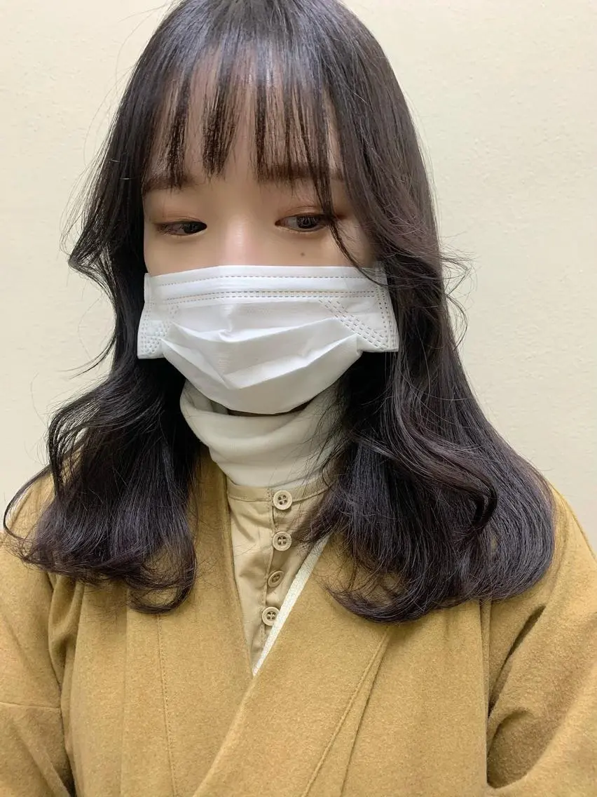ミディアム カラー アディクシーカラー デザインカラー イヤリングカラー ハイライトカラー イルミナカラー カット ヘアカラー トリートメント ayaka 縮毛矯正レイヤーのヘアスタイル