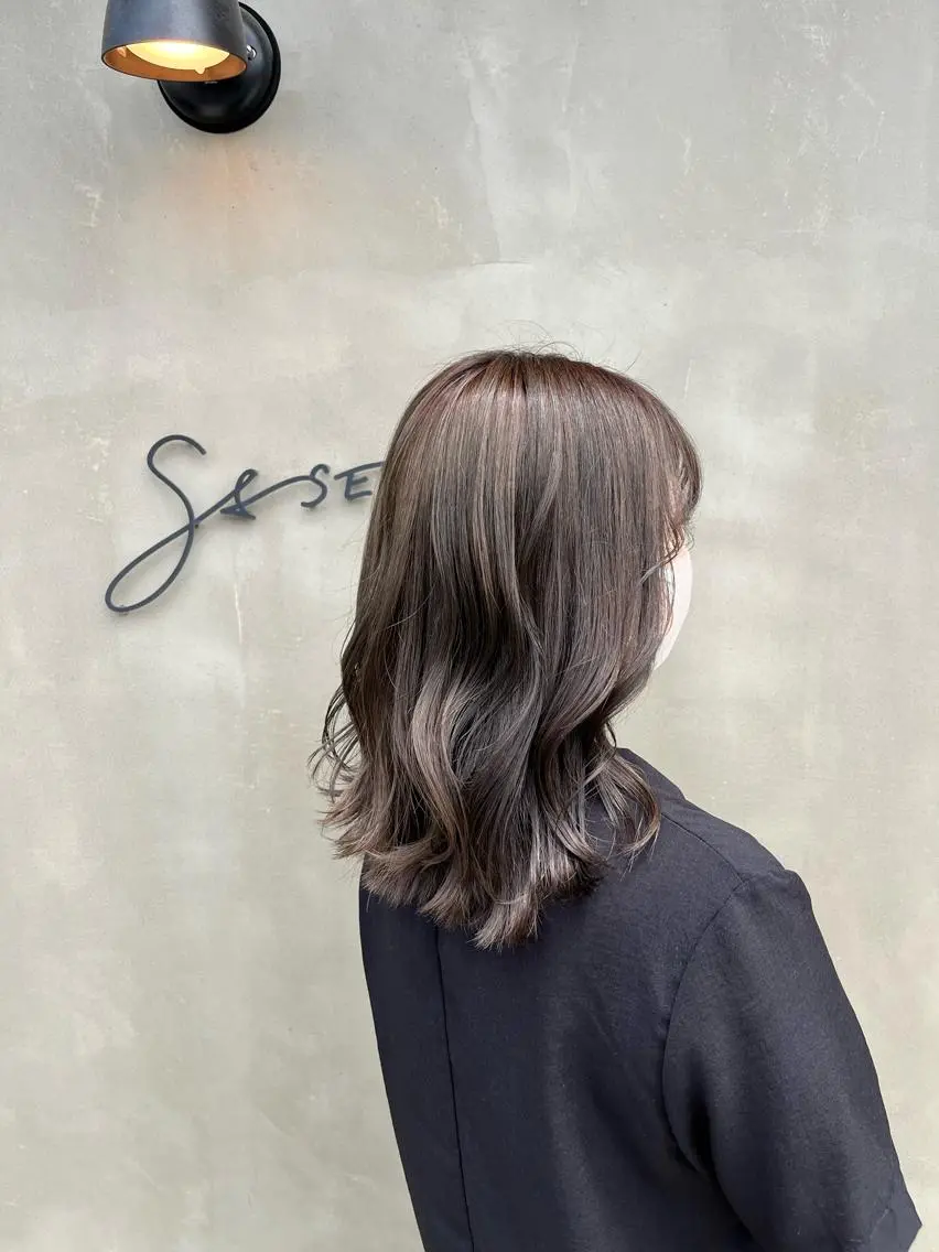ミディアム カラー アッシュ ベージュカラー ブリーチ ケアブリーチ 透明感カラー 🌼あんなtrend color🌼のヘアスタイル