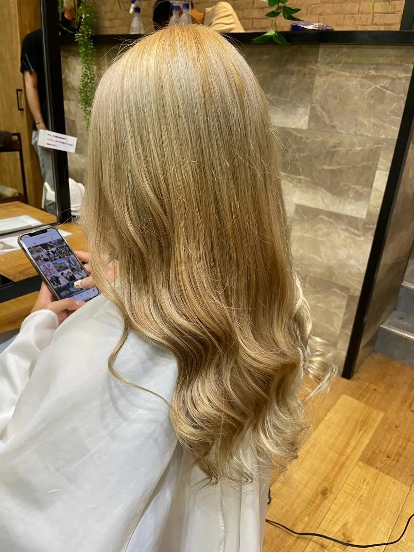ロング カラー ヘアカラー トリートメント 齋藤 結愛のヘアスタイル
