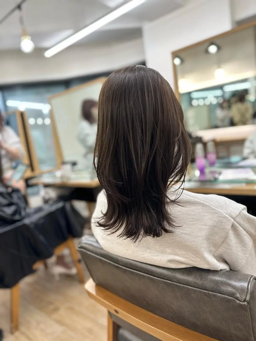 ミディアム カラー パーマ ヘアアレンジ メンズ キッズ ネイル マツエク・マツパ アイブロウ ヘアカラー トリートメント 似合せレイヤー/ 柔らか透明感カラーのヘアスタイル
