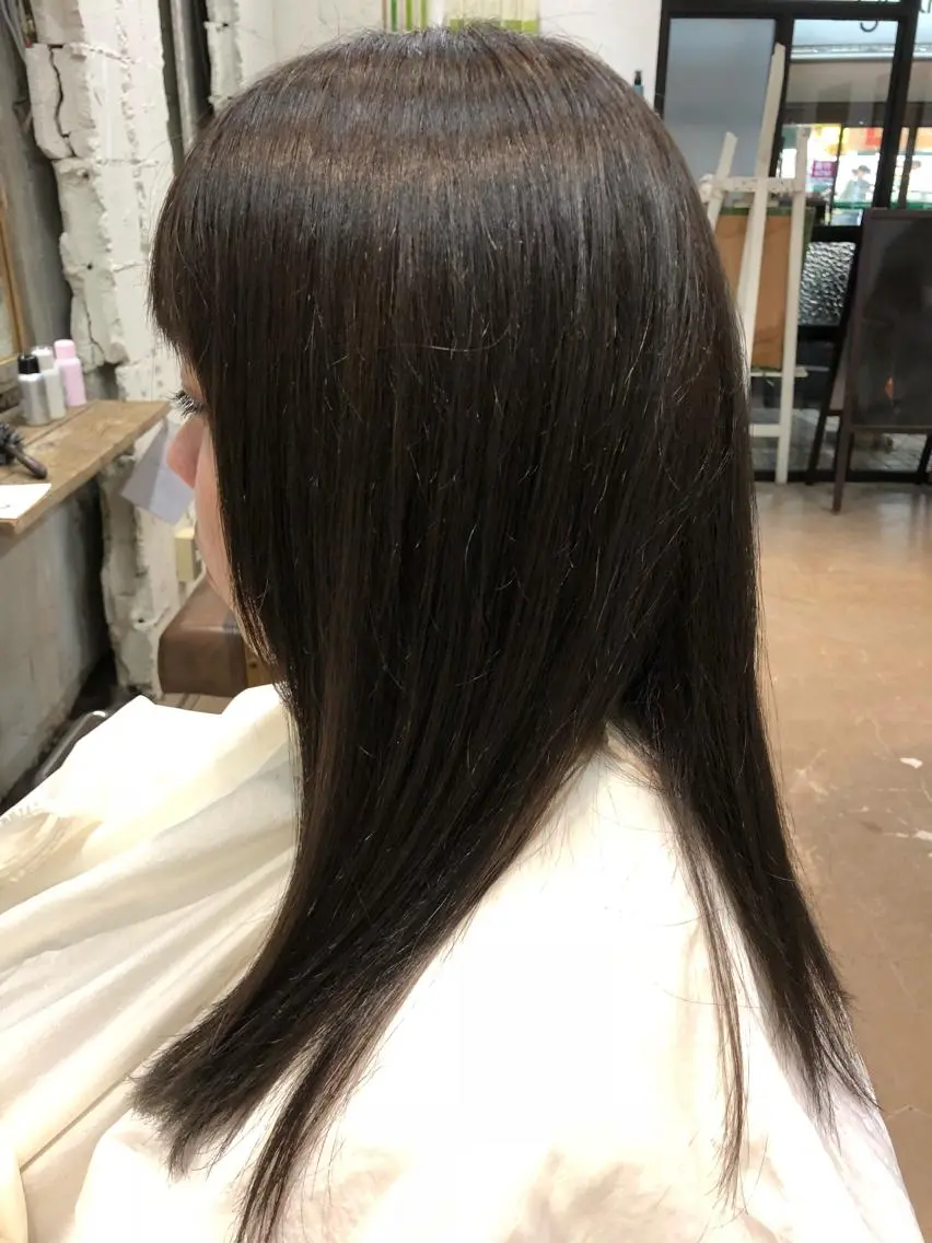 セミロング カラー ダークグレー ダークグレージュ グレージュ イルミナカラー 桐原 竜也のヘアスタイル
