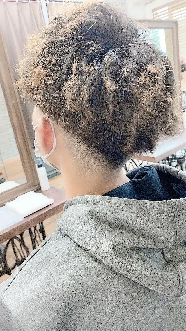 ショート パーマ メンズ フェードカット メンズパーマ 國分 伸也のヘアスタイル