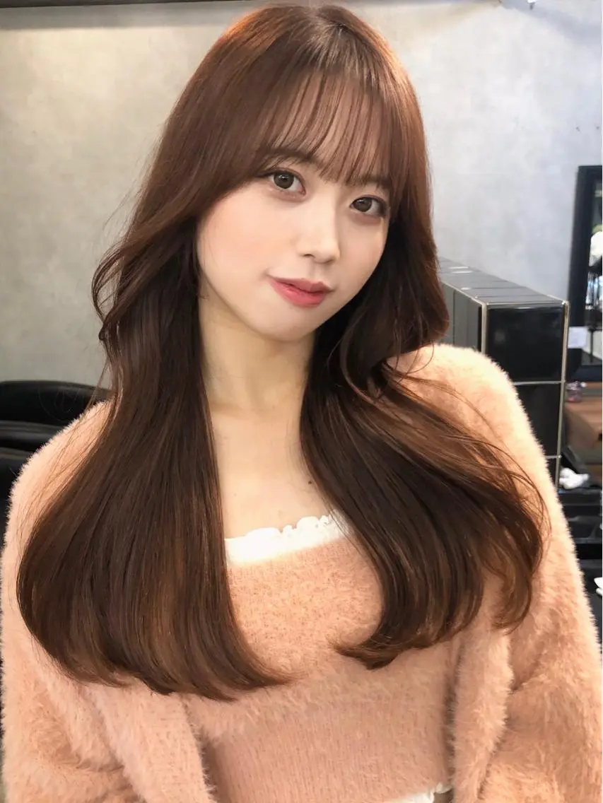 ロング カラー 顔周りカット 小顔カット カット ヘアカラー トリートメント トレンドヘア🌿 chinariのヘアスタイル