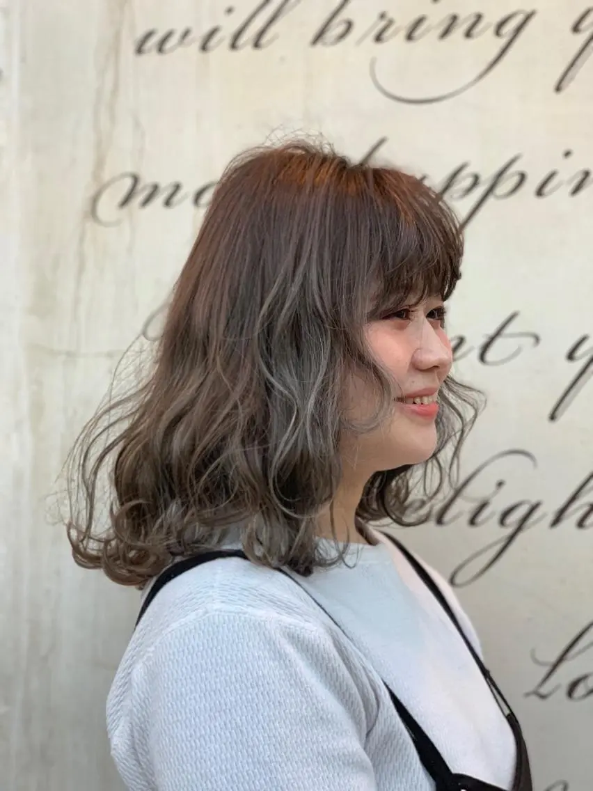ミディアム カラー グレージュ ハイライトカラー ハイライト 森 早希絵のヘアスタイル