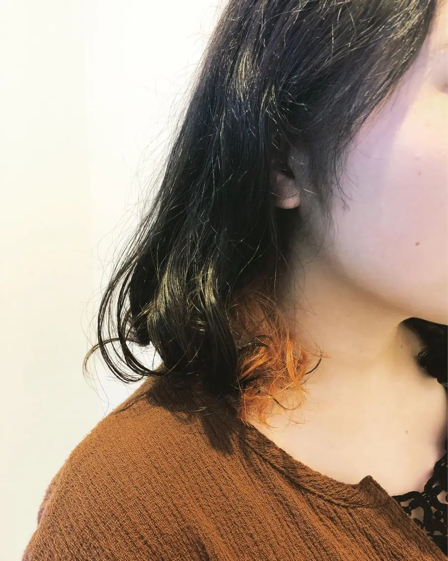 ミディアム カラー インナーカラー オレンジ 白井 つづりのヘアスタイル