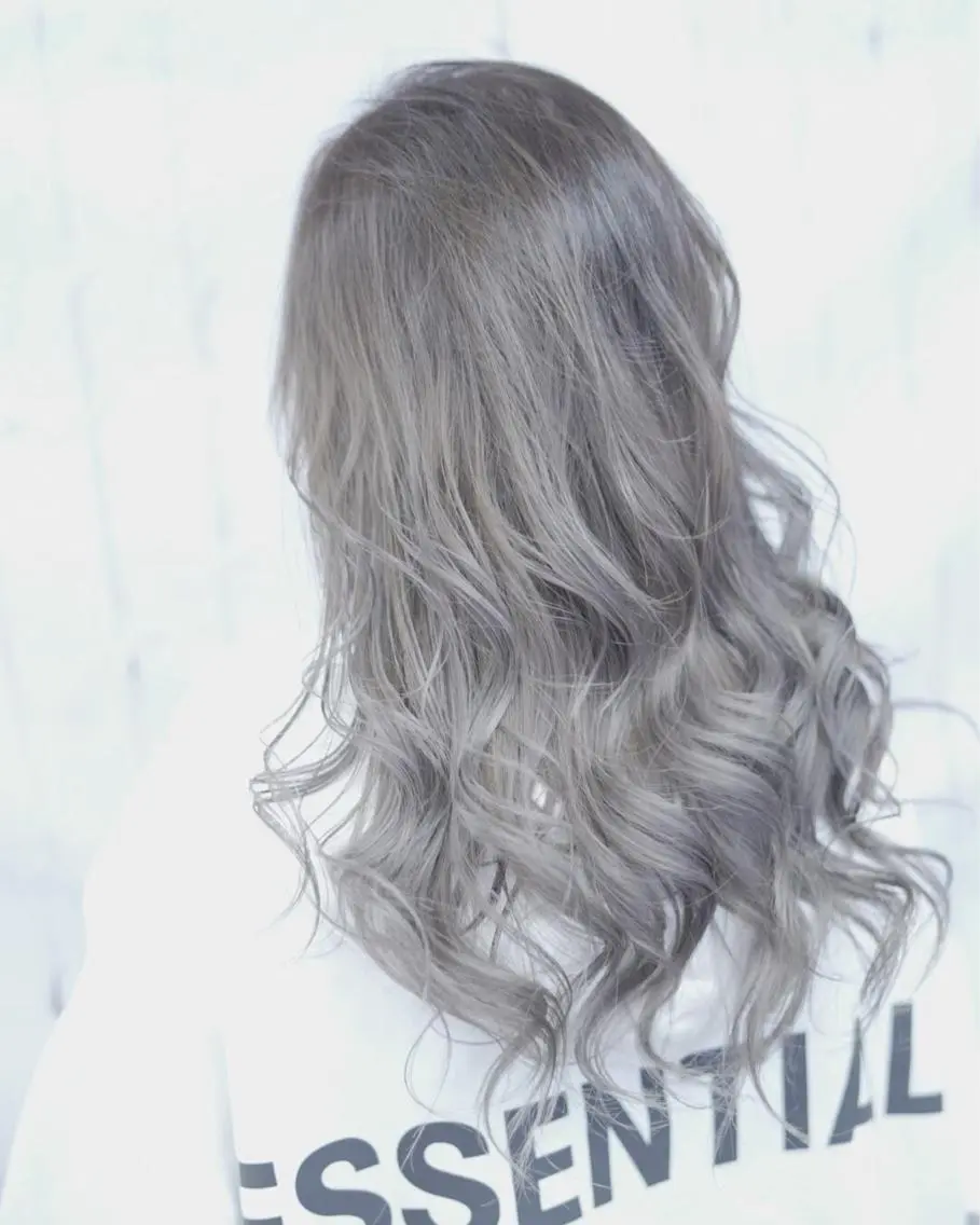 ロング カラー イルミナカラー ヤナ マネージャーのヘアスタイル