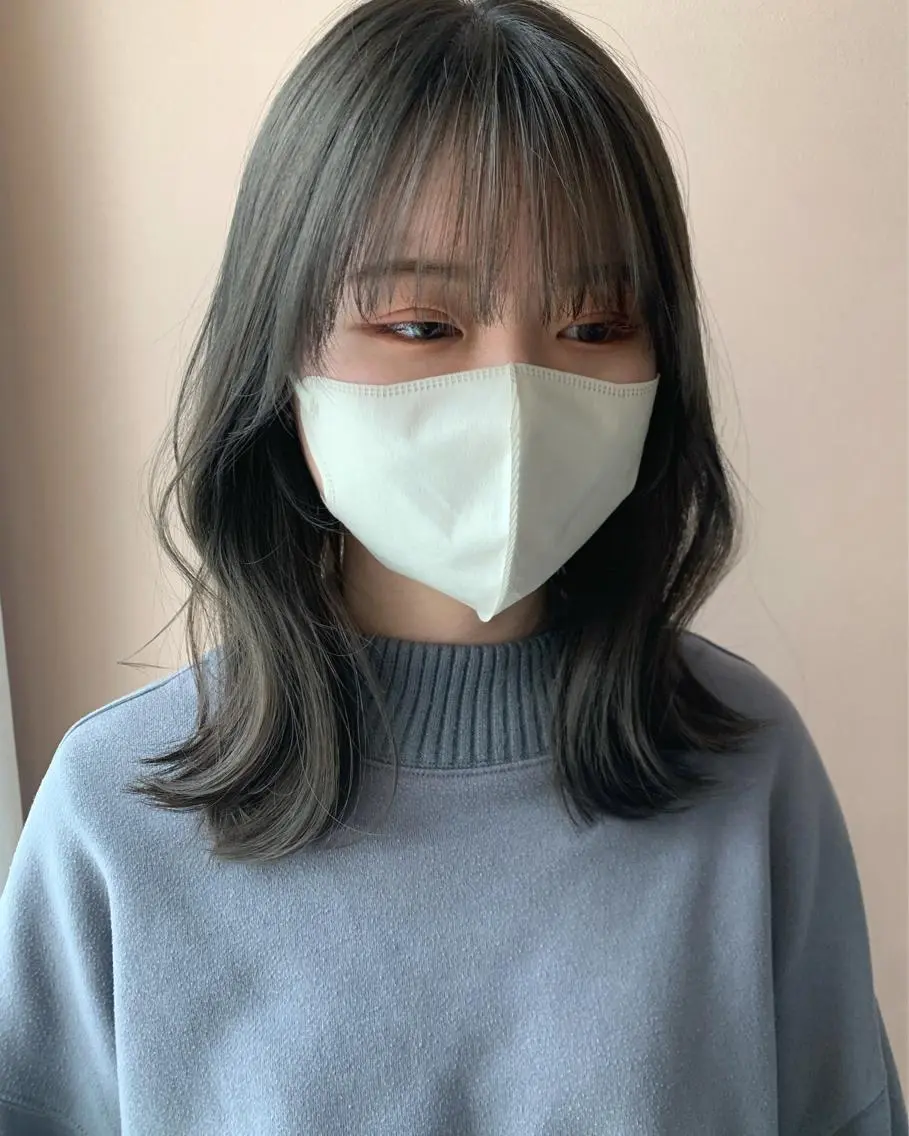 セミロング カラー アッシュ アッシュグレー ブリーチ ブリーチなしカラー hubhair レイヤー/透明感のヘアスタイル