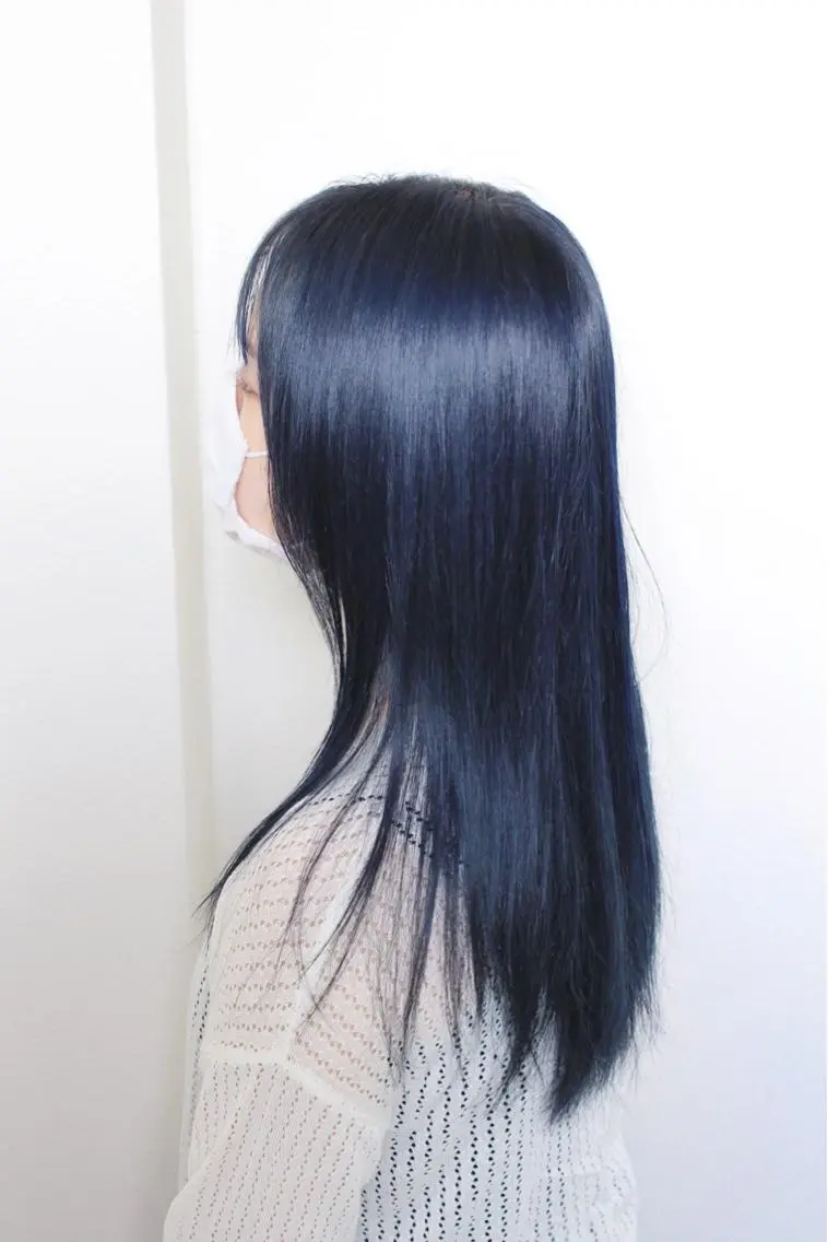ロング カラー 黒髪 ブリーチ ブルーカラー ブルーブラック ヘアカラー 土居 正季のヘアスタイル