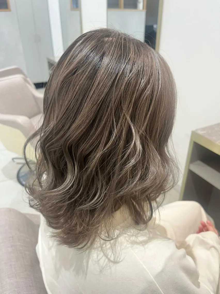 カラー グラデーションカラー ハイライトカラー ヘアカラー 井澤 和花のヘアスタイル