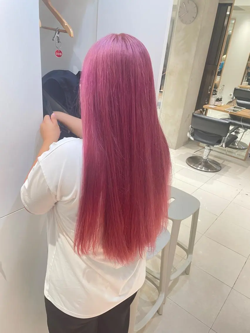 ロング カラー ヘアアレンジ ピンクカラー ヘアカラー トリートメント ヘッドスパ ヘアセット 艶カラー✨縮毛矯正✨ 翁長孝輔のヘアスタイル