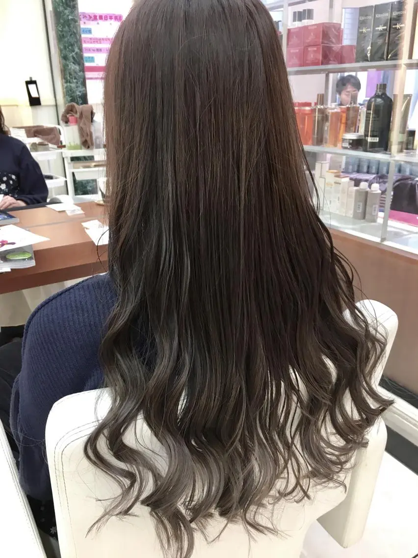 カラー アッシュ イルミナカラー ラベンダーカラー ラベンダーアッシュ 外国人風カラー カット ヘアカラー トリートメント ブリーチ/バレイヤ ージュ川端裕司のヘアスタイル