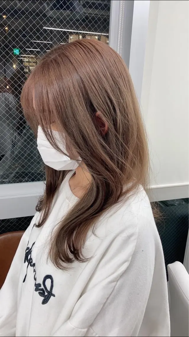 ロング カラー ベージュカラー ブリーチ 透明感カラー ダブルカラー ハイトーンカラー Chainon　山中 拓也のヘアスタイル