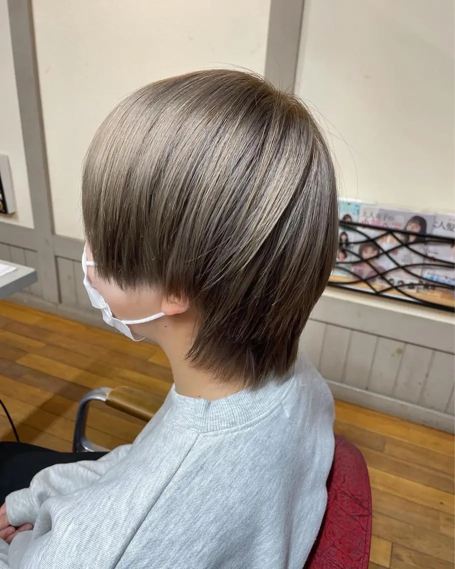 ショート カラー 髪質改善 岩井 佑城のヘアスタイル