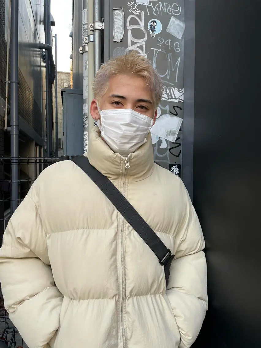 ショート カラー メンズ メンズバレイヤージュ メンズブリーチ センターパート フェードカット メンズハイライト スパイラルパーマ 🌐hina⭐️のヘアスタイル