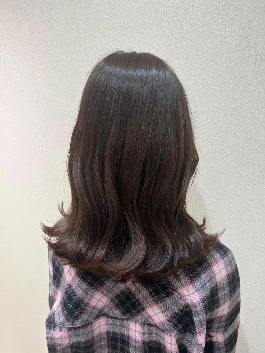 ミディアム カット ヘアカラー トリートメント ヘッドスパ mina .のヘアスタイル