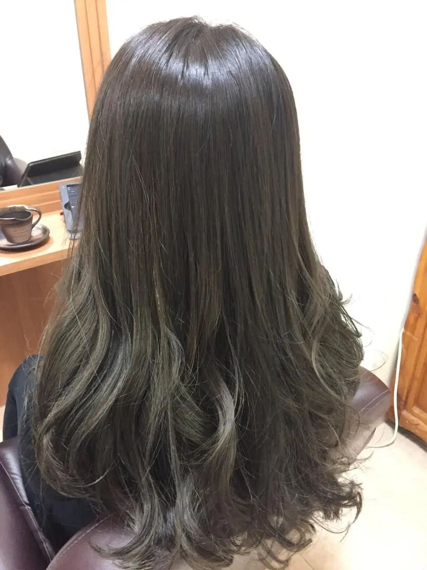 セミロング カラー ハイライトカラー ハイトーンカラー ネイビーカラー ハイライト 坂東 秀幸のヘアスタイル