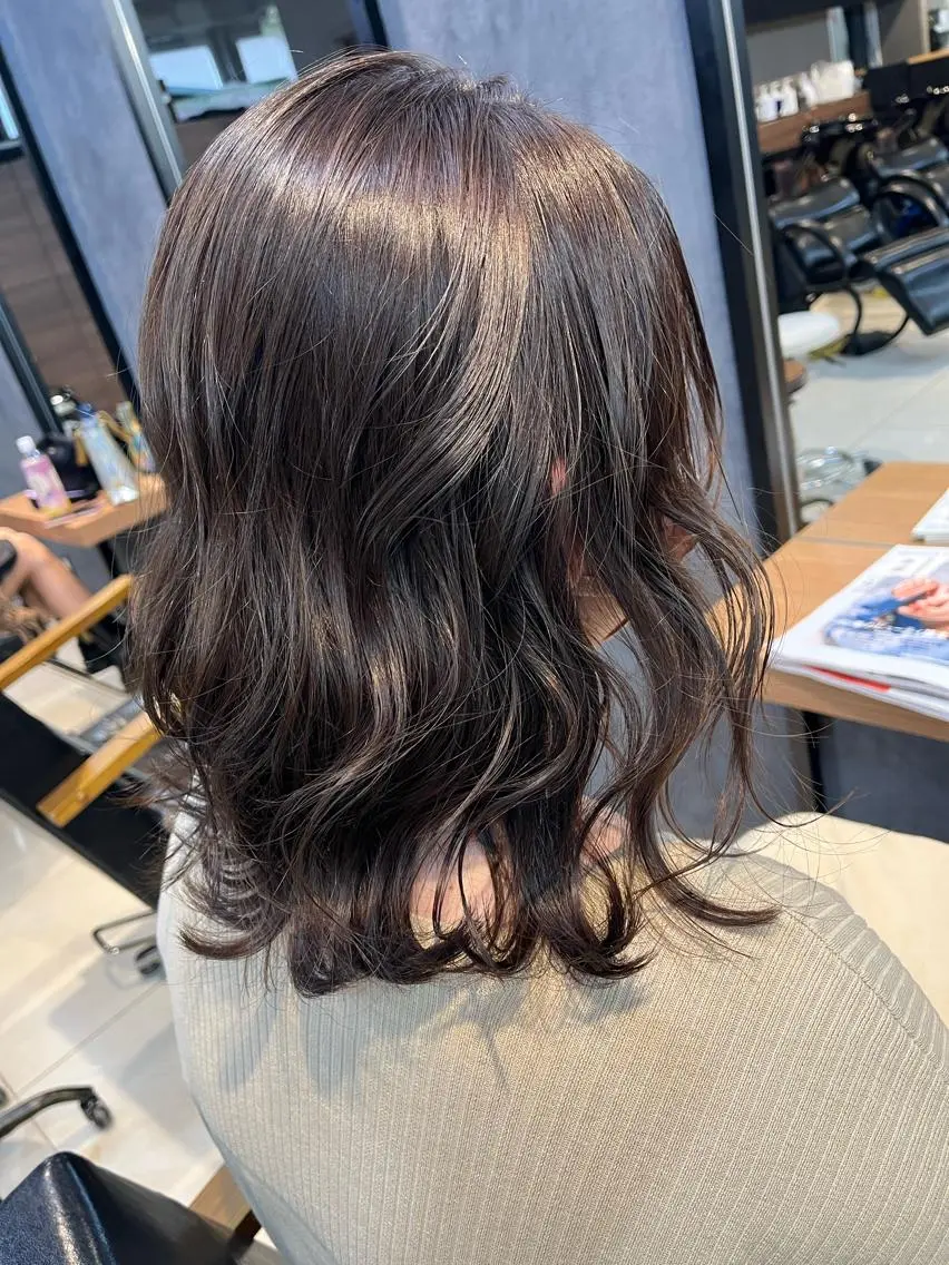 ミディアム カラー ヘアアレンジ キッズ ネイル マツエク・マツパ アイブロウ 透明感カラー🤎 ゆりのヘアスタイル