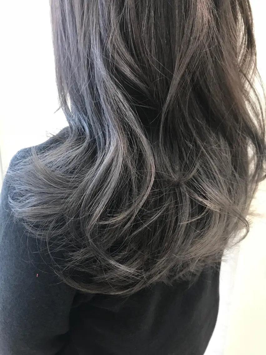 セミロング カラー 透明感カラー シルバー 🌷RIE 🌷のヘアスタイル