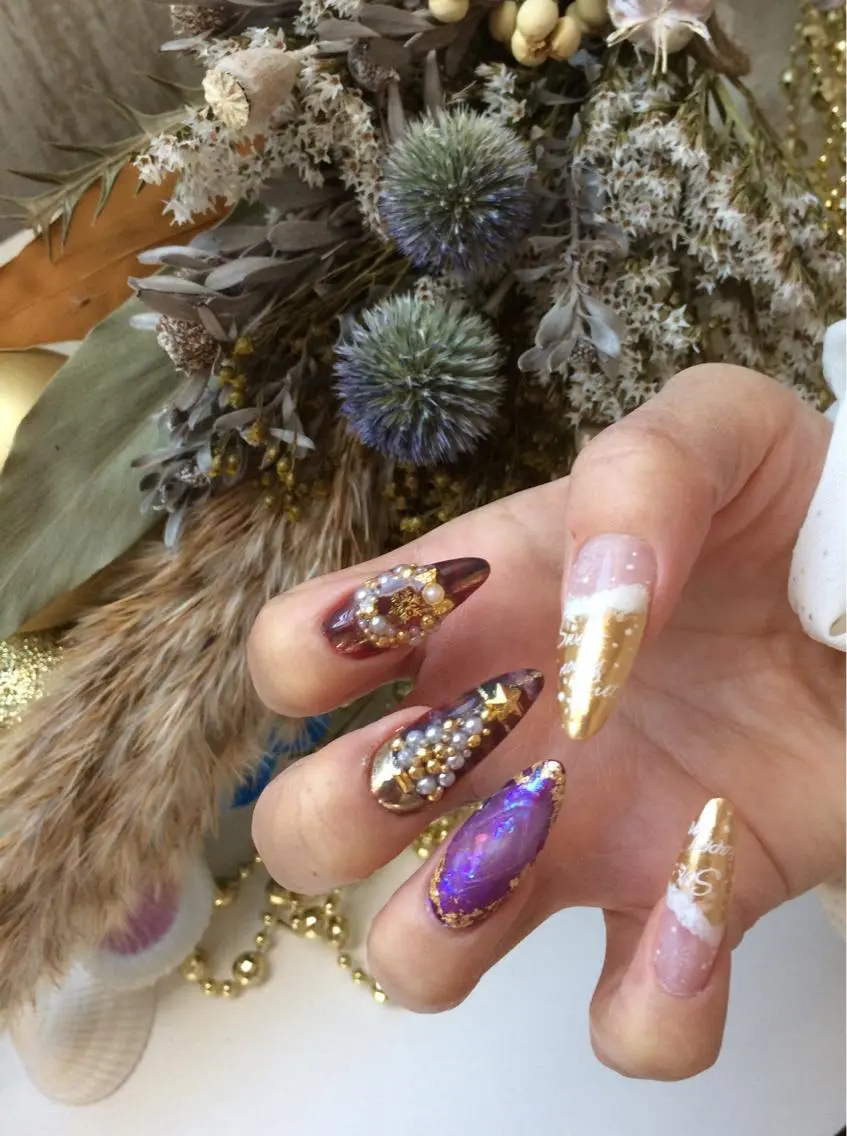 ネイル ゴールド ミラーネイル スカルプネイル 冬ネイル クリスマス ハンドネイル Nailsalon E's cafeのネイルデザイン