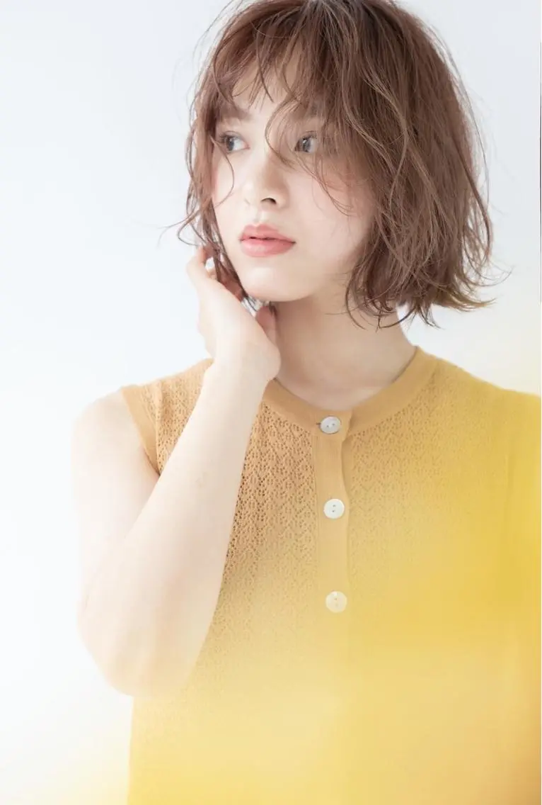 ミディアム カラー パーマ ショートボブ ミディアムパーマ アッシュ アッシュブラウン バレイヤージュ 井村 拓未のヘアスタイル