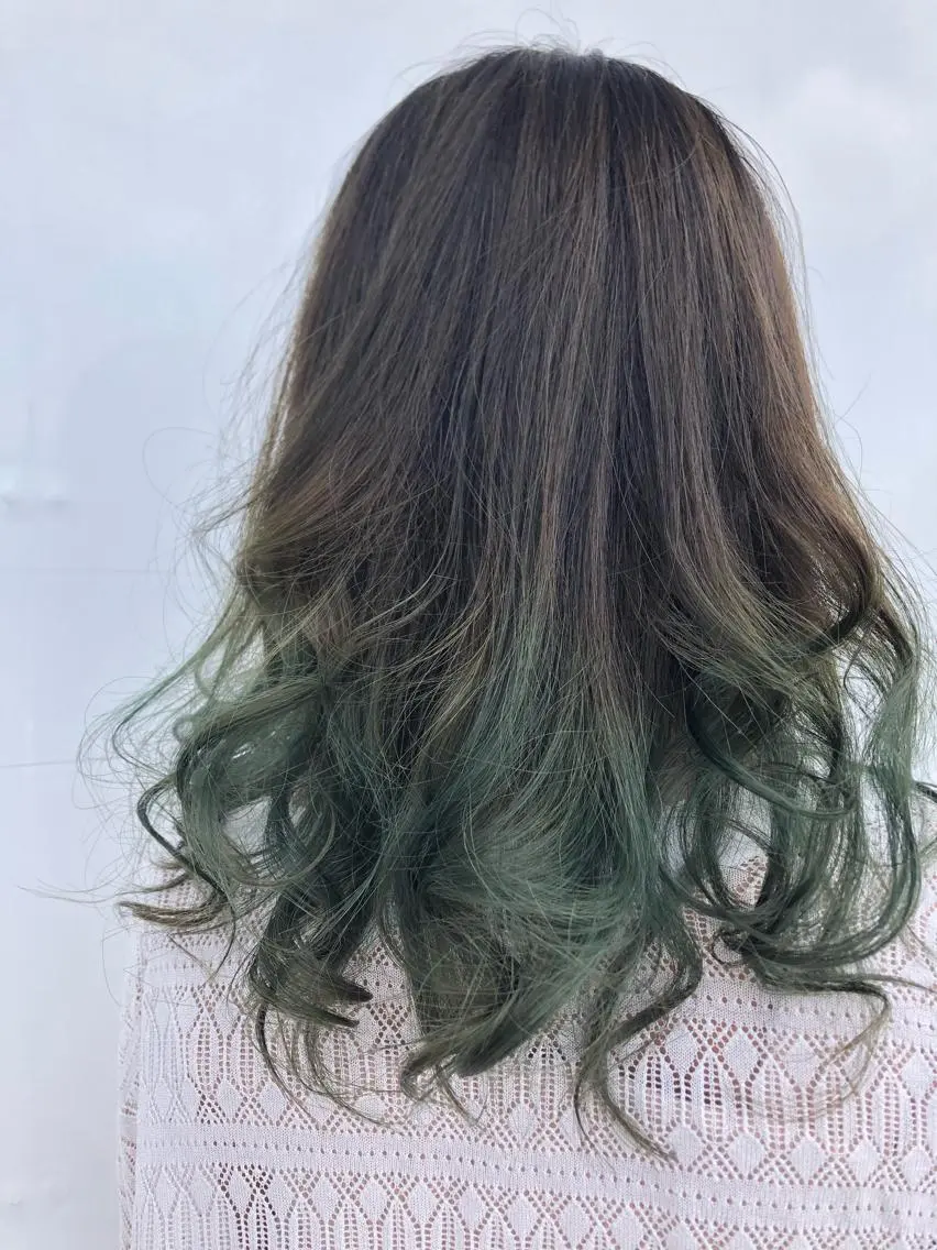 ロング 岩尾 志保のヘアスタイル