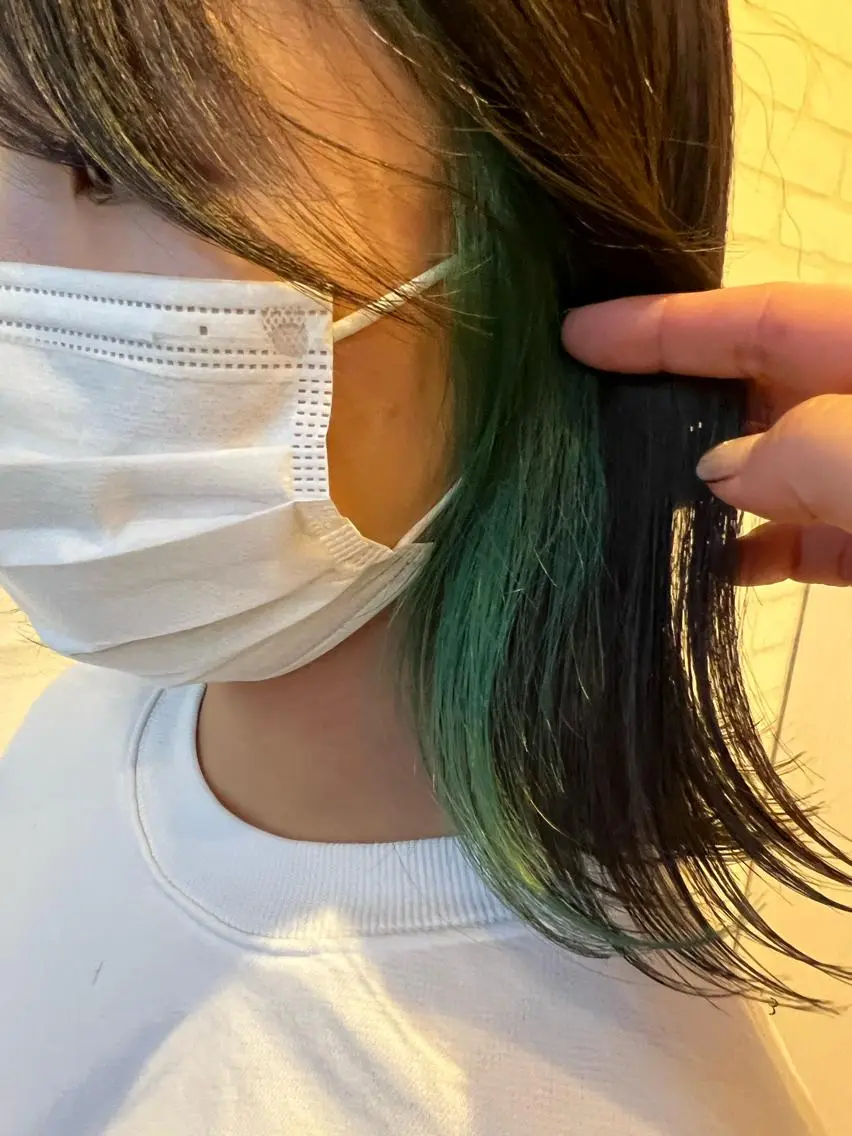 ショート カラー ヘアカラー 石崎 真維のヘアスタイル