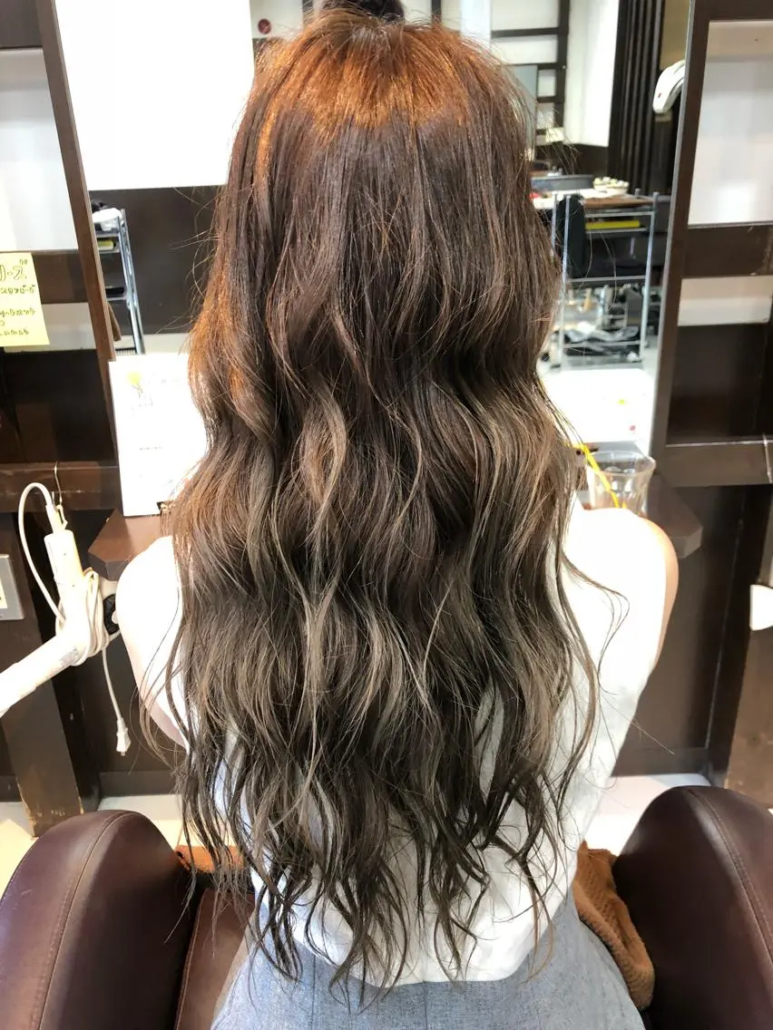 ロング カラー グラデーションカラー シルバー カット ヘアカラー トリートメント ✨髪質改善＆ボブ✨ 近藤 凌のヘアスタイル
