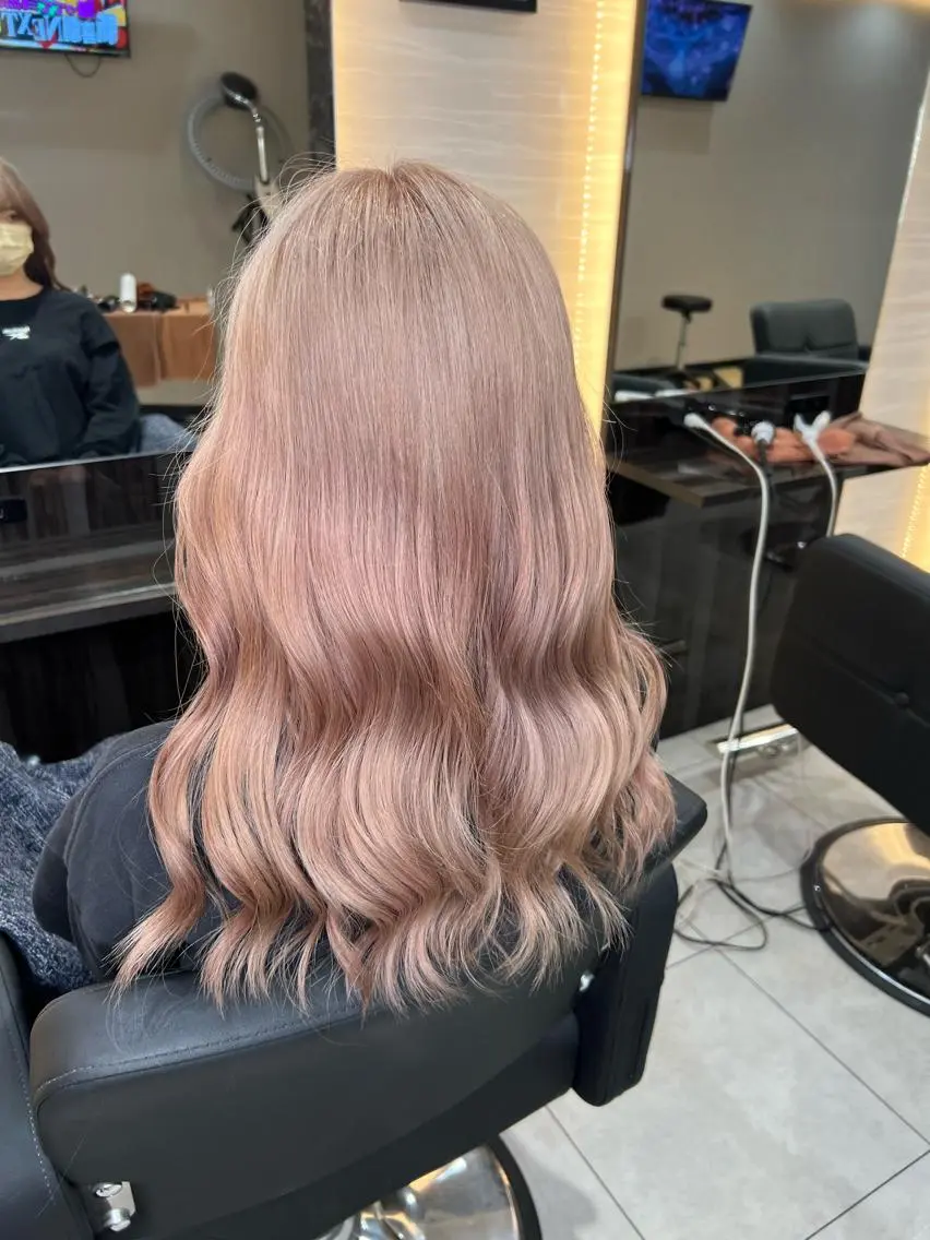 ロング カラー ヘアアレンジ 透明感カラー 🌈カラー特化 ハイトーンけいと🌈のヘアスタイル