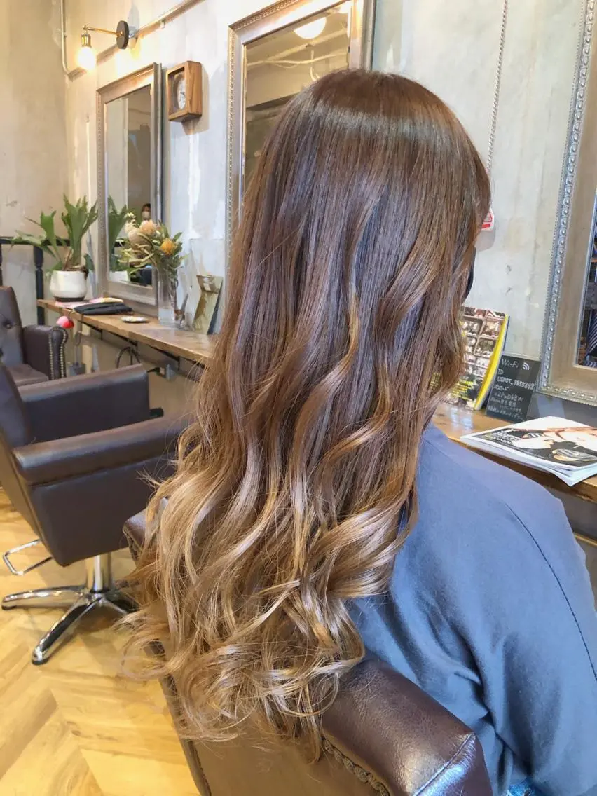 ロング カラー シールエクステ ミストバング ベージュカラー ブリーチ ダブルカラー ヘアカラー エクステ指名No.1 【店長】橘田のヘアスタイル