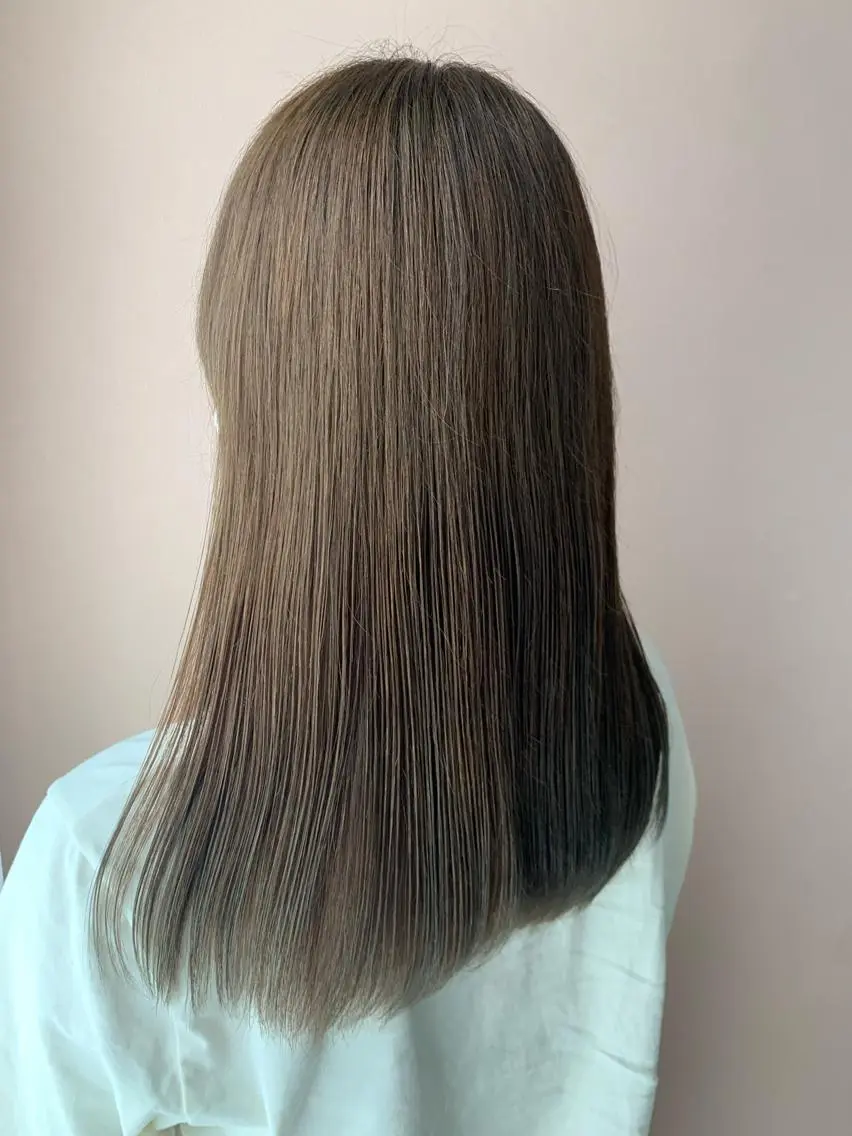 ロング カラー ベージュカラー ブリーチ ミルクティーベージュ ブリーチなしカラー hubhair レイヤー/透明感のヘアスタイル