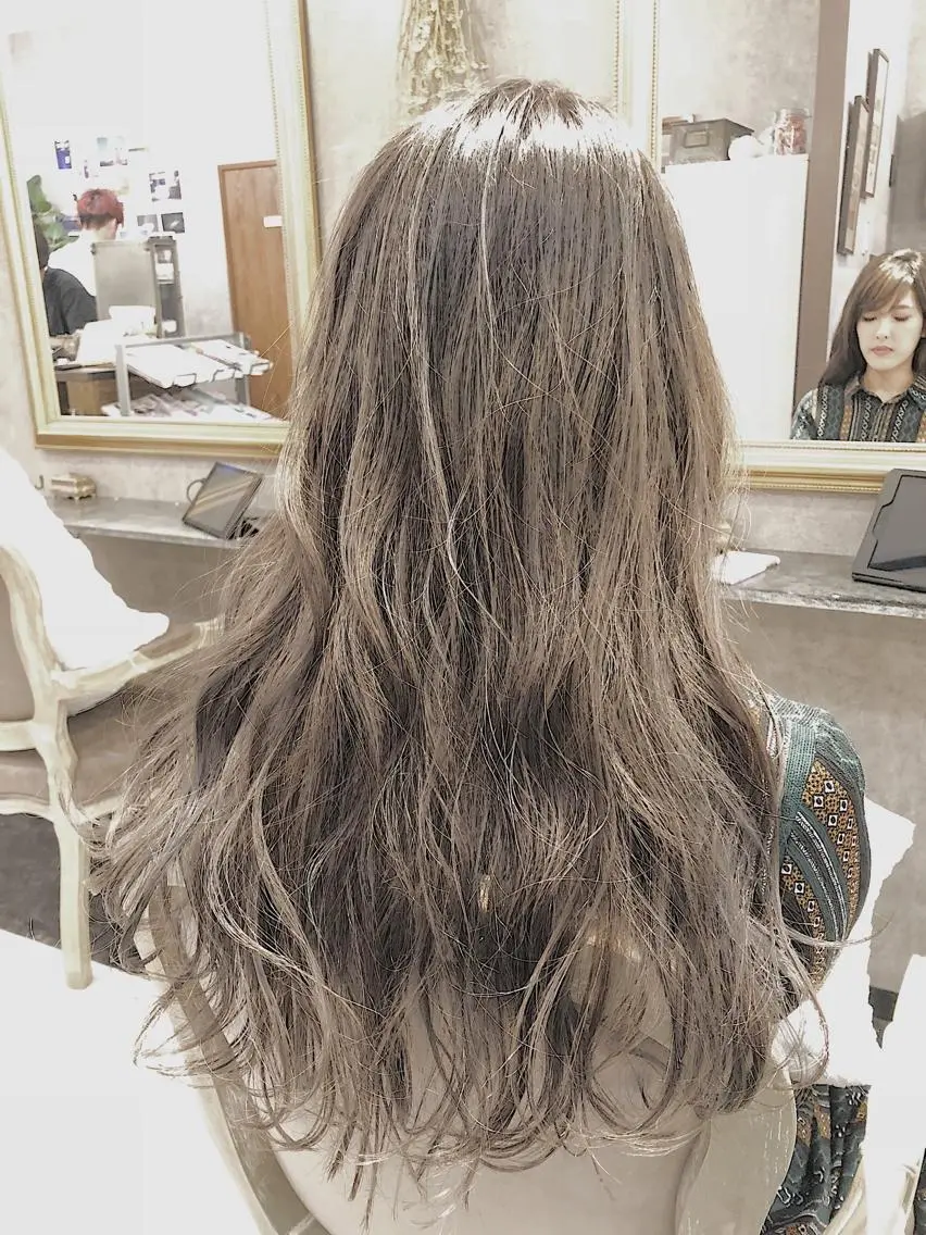 ロング ヘアアレンジ 顔周りレイヤーカット ブリーチminamiのヘアスタイル
