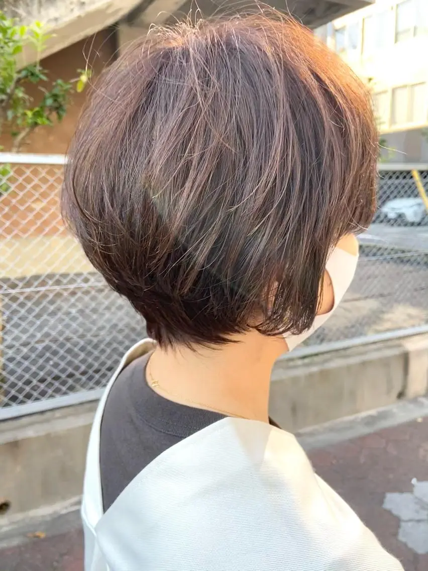 ショート カラー ヘアアレンジ ハイライトカラー くせ毛 ハイライト ショートヘア 田中 あやなのヘアスタイル