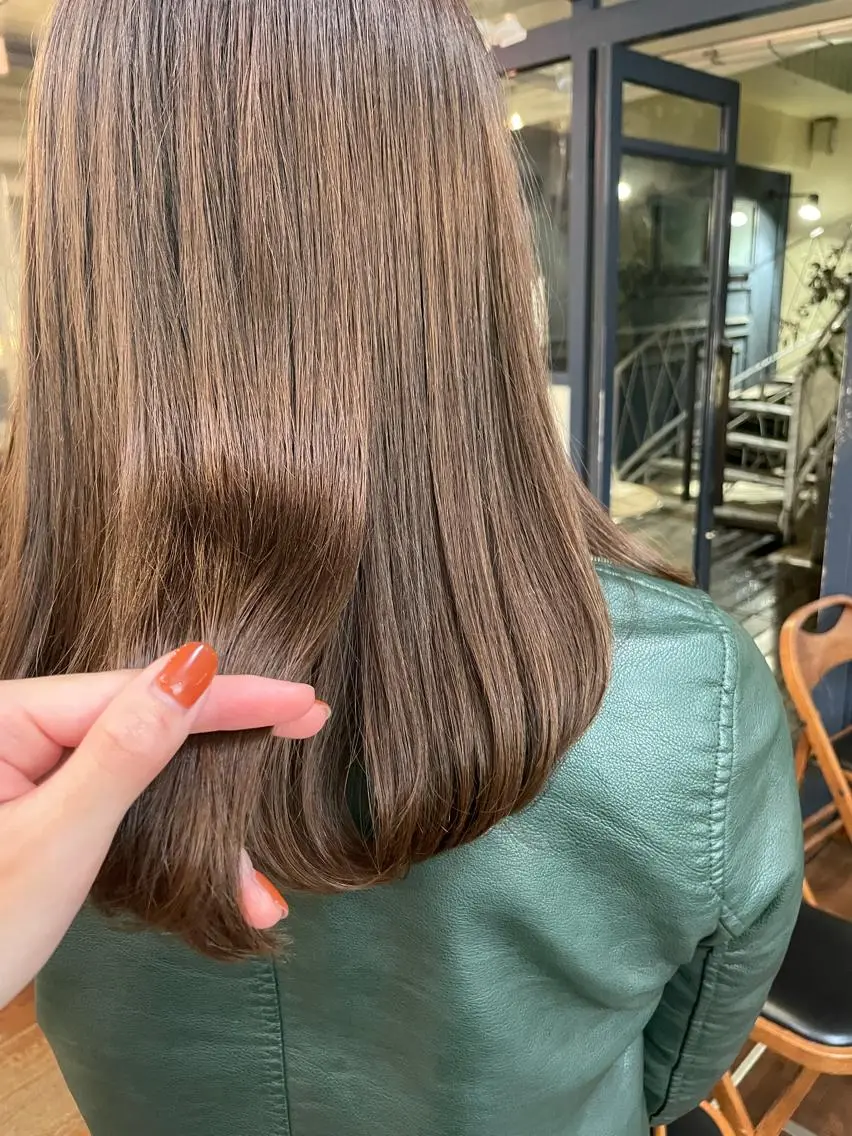 ミディアム カラー ヘアアレンジ ベージュカラー ハイトーンカラー トリートメント カット 縮毛矯正 抜け感ボブ×パーマ |kazaneのヘアスタイル