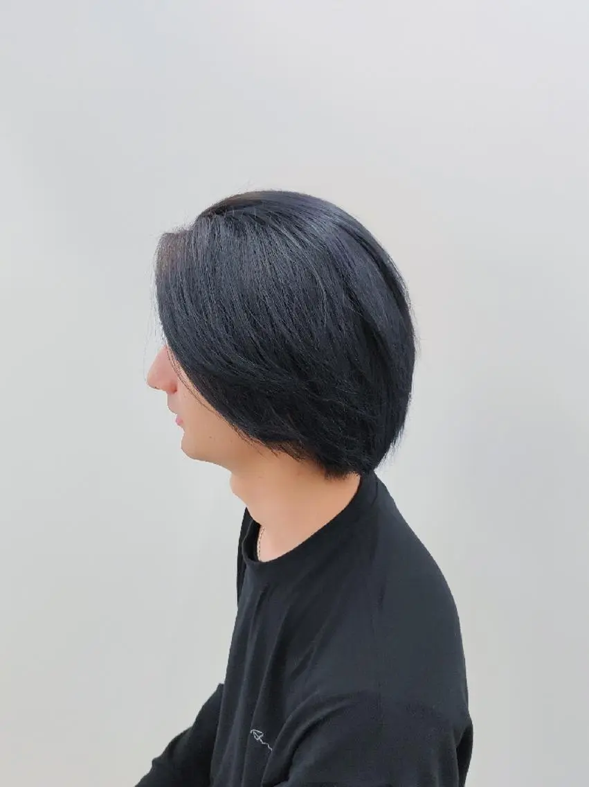 ショート メンズ カラー メンズブリーチ 黒髪 ブリーチ ブルーカラー ブルーブラック 角谷 貫太郎のヘアスタイル