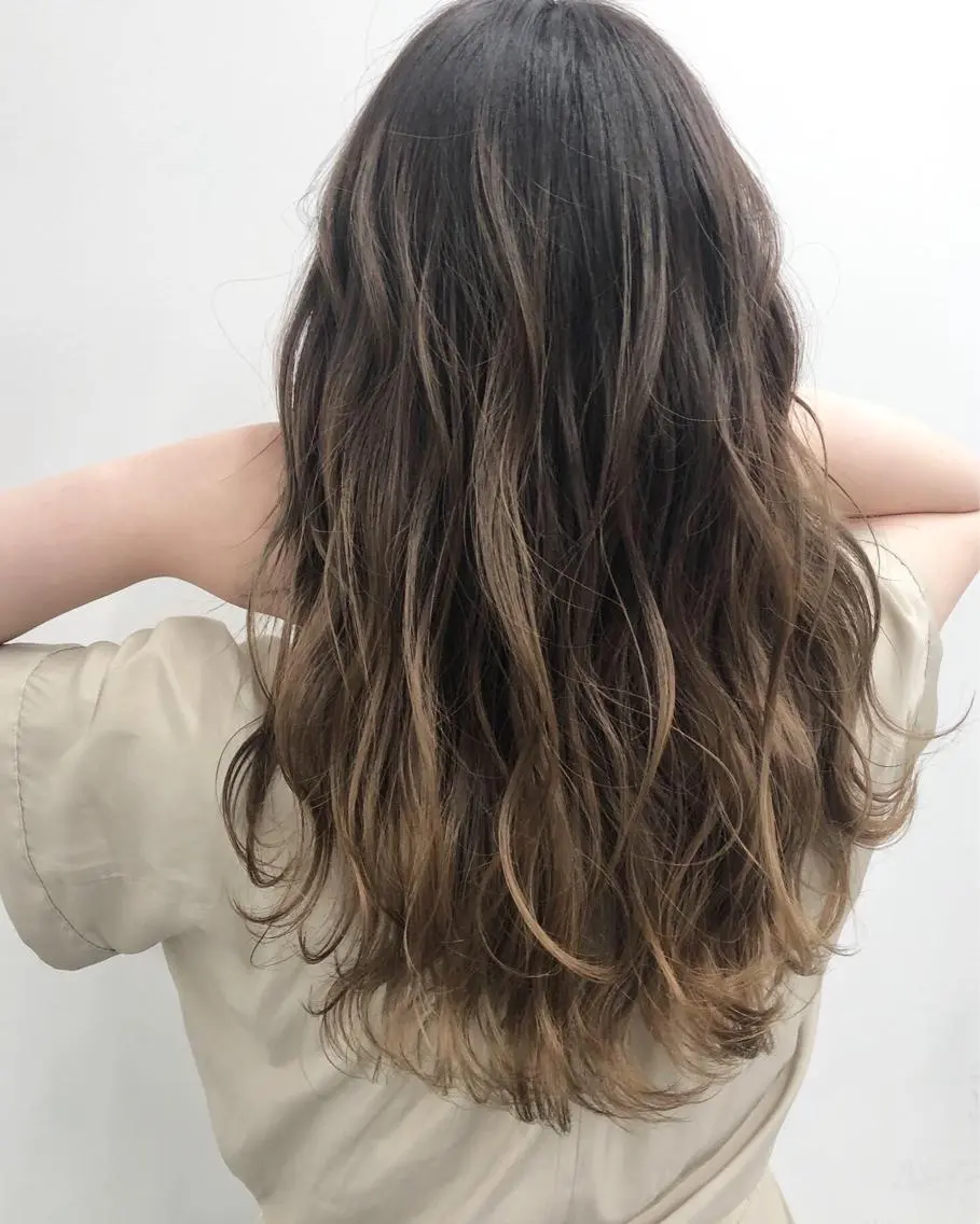 セミロング カラー ヘアアレンジ グラデーションカラー 【公式】amble luxe池袋東口🩷のヘアスタイル