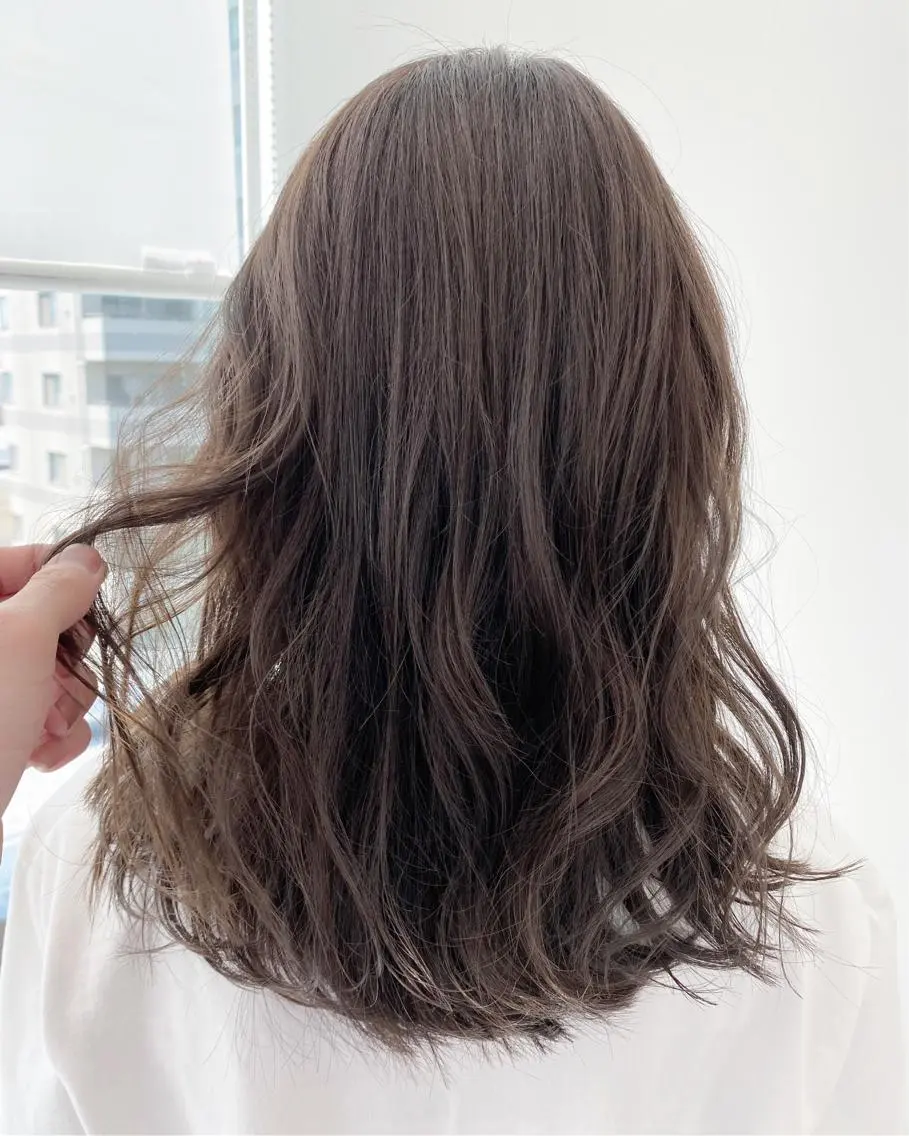 ミディアム カラー 透明感カラー ハイレイヤー/顔周り /レイヤーカットのヘアスタイル