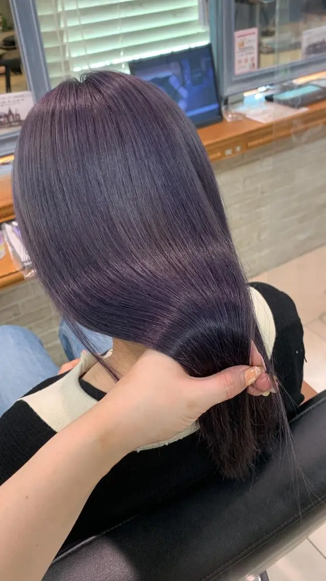 ミディアム カラー 透明感ハイトーン🦄 キラ🌈のヘアスタイル