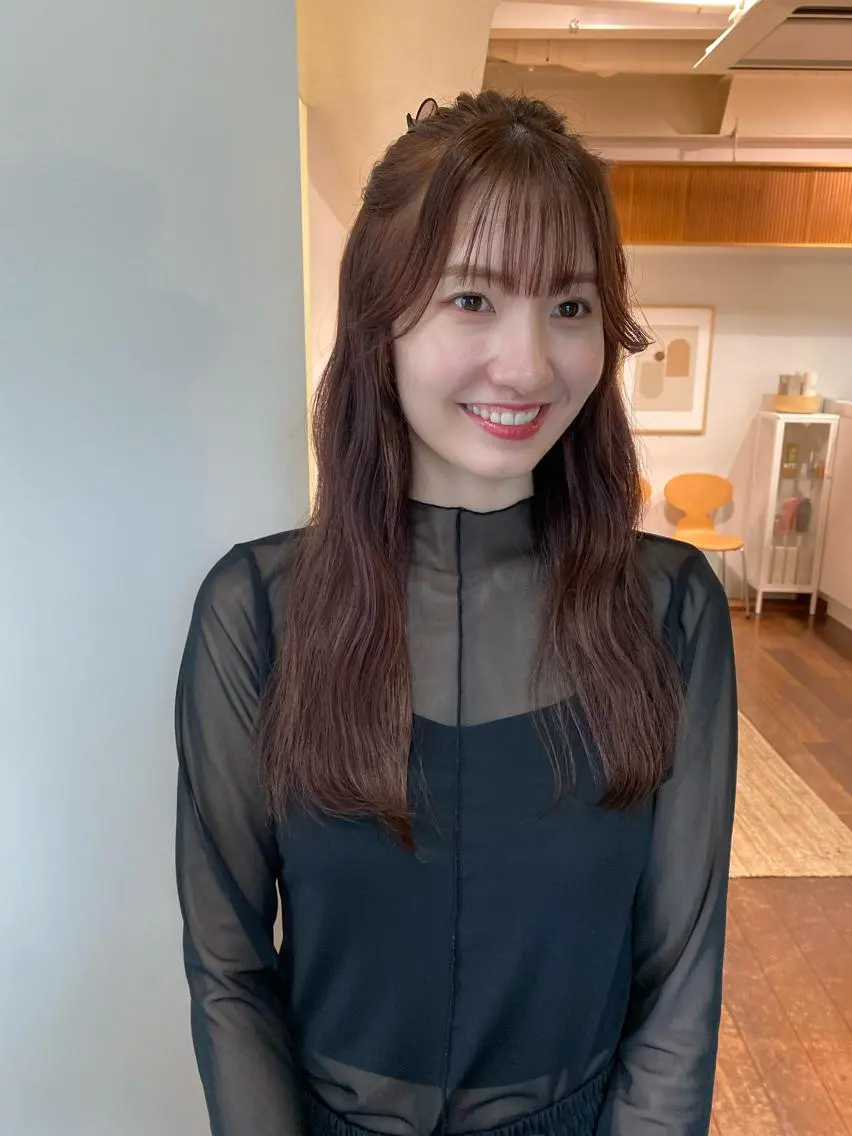 ロング カラー ヘアアレンジ ベージュカラー ブリーチ ブラウンカラー ブリーチなしカラー ピンクカラー レイヤー🌟艶カラー 🕊まやのヘアスタイル
