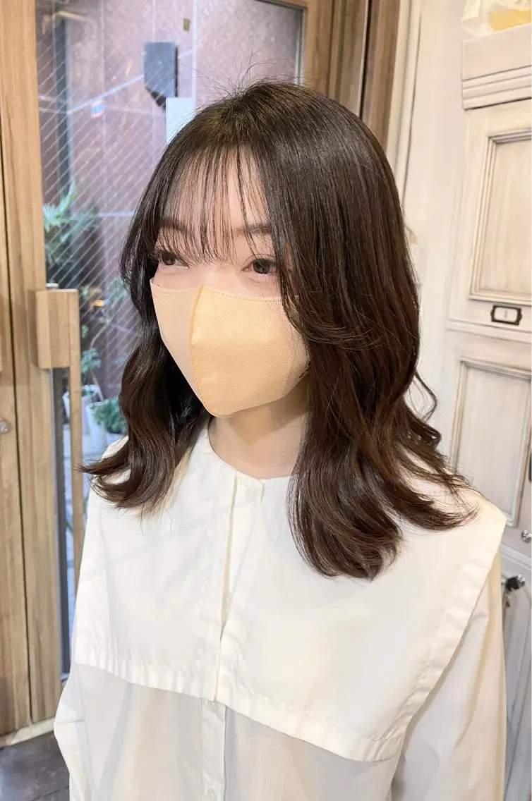 セミロング カラー 顔周りカット 髪質改善で 憧れの潤艶美髪にのヘアスタイル